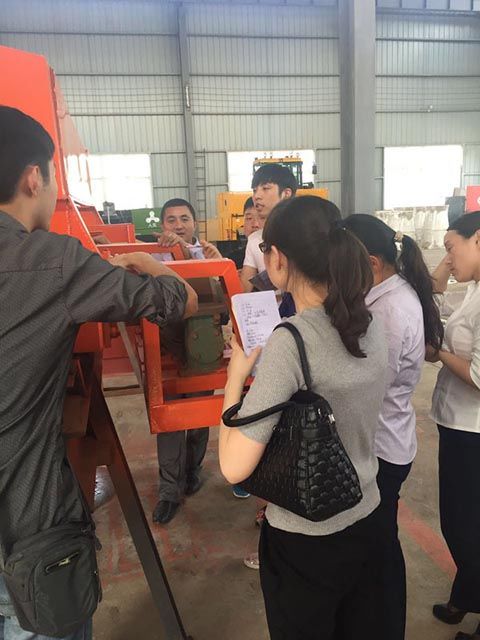 我公司組織員工去設備廠參觀學習圖1