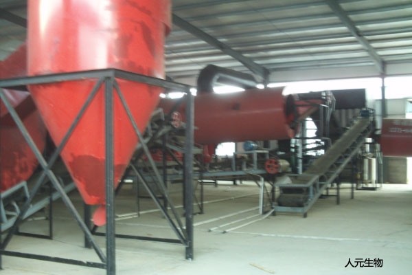 配置一套小型牛糞有機肥生產(chǎn)線需要多少錢？