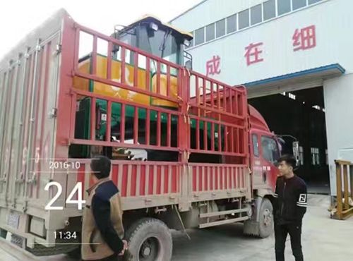 2300履帶式翻堆機(jī)發(fā)往湖北，裝車完畢