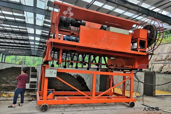 4米跨度雞糞槽式翻拋機(jī)的使用效果如何？