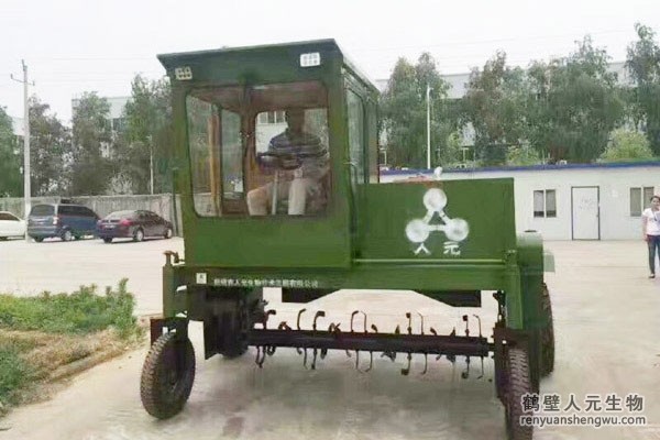 自走式有機肥翻堆機的作用原理